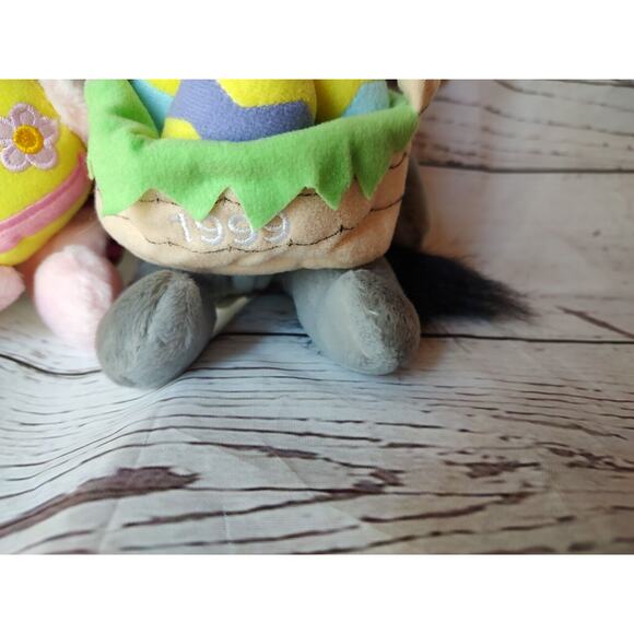 Disney Winnie The Pooh, Tigger, Eeyore, and Piglet Easter Beanies 1999 Vintage - Picture 3 of 16